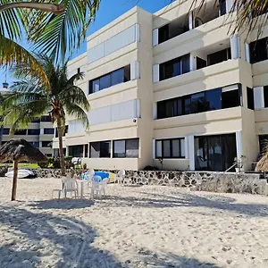 Sea Front 2br 2bth Condo, Pool, Kayak And Parking , Cancun Mexico