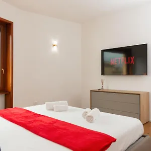 Free Parking - 5 Star - Sauna Luxury , Milan Italy
