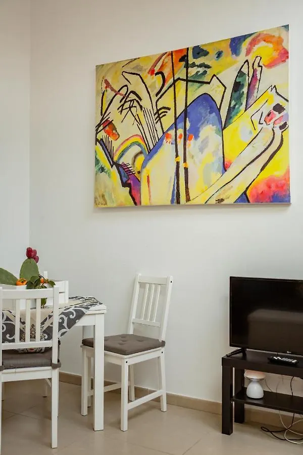 Luminos Quaroni Apartamento Palermo 0*,